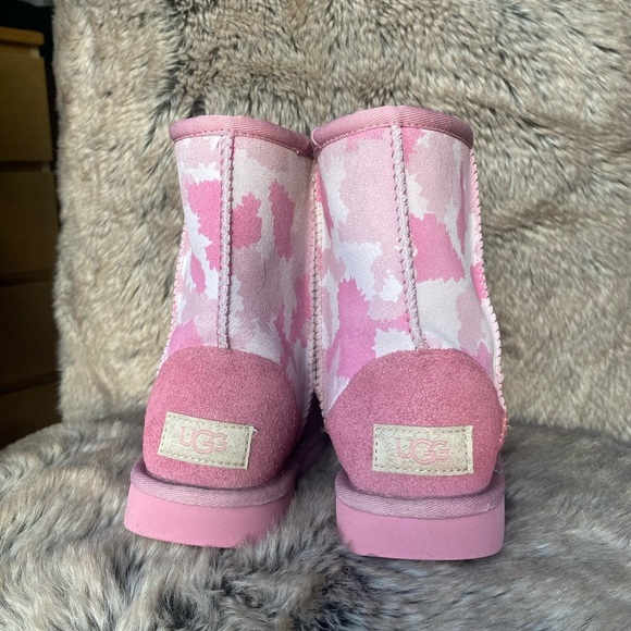 Girls Ugg Classic Mini Jagged Camo Boot Size 2 - Picture 6 of 10